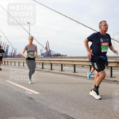 03.10.2025 - Köhlbrandbrückenlauf Lena Gebhardt http://msf.ph/oto/9205001 03.10.2025 15:59:28 Position 2 7152 meine-sportfotos.de