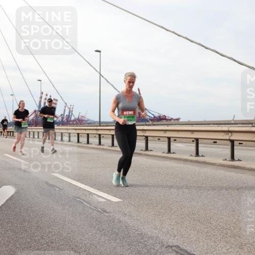 03.10.2025 - Köhlbrandbrückenlauf Lena Gebhardt http://msf.ph/oto/9205002 03.10.2025 15:59:29 Position 2  meine-sportfotos.de