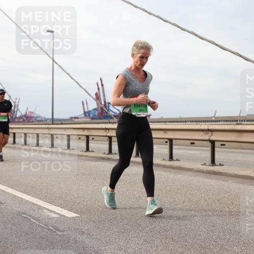 03.10.2025 - Köhlbrandbrückenlauf Lena Gebhardt http://msf.ph/oto/9205004 03.10.2025 15:59:29 Position 2 8644 meine-sportfotos.de