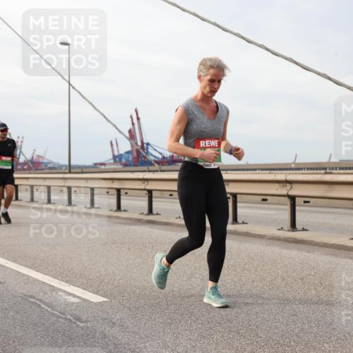 03.10.2025 - Köhlbrandbrückenlauf Lena Gebhardt http://msf.ph/oto/9205006 03.10.2025 15:59:29 Position 2  meine-sportfotos.de
