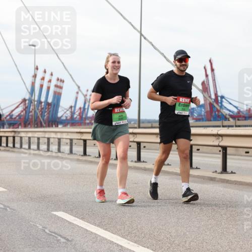 03.10.2025 - Köhlbrandbrückenlauf Lena Gebhardt http://msf.ph/oto/9205009 03.10.2025 15:59:31 Position 2 7038, 9680 meine-sportfotos.de