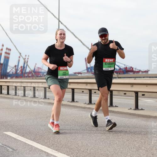 03.10.2025 - Köhlbrandbrückenlauf Lena Gebhardt http://msf.ph/oto/9205010 03.10.2025 15:59:31 Position 2 9680, 7038 meine-sportfotos.de