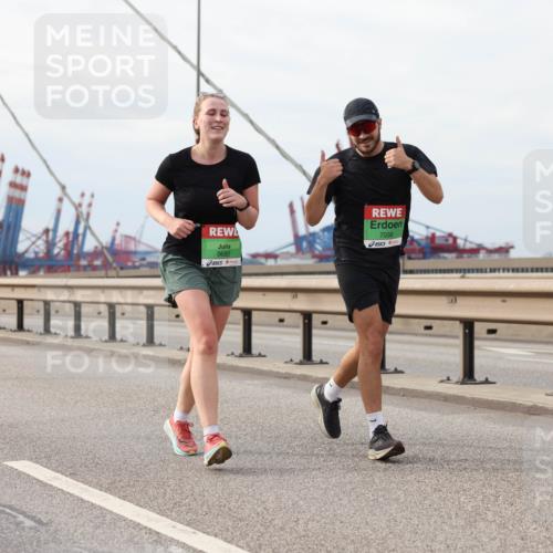 03.10.2025 - Köhlbrandbrückenlauf Lena Gebhardt http://msf.ph/oto/9205011 03.10.2025 15:59:31 Position 2 9680, 7038 meine-sportfotos.de