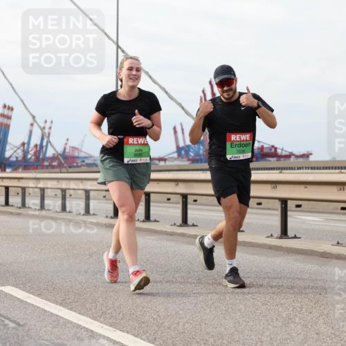03.10.2025 - Köhlbrandbrückenlauf Lena Gebhardt http://msf.ph/oto/9205012 03.10.2025 15:59:31 Position 2 9680, 7038 meine-sportfotos.de