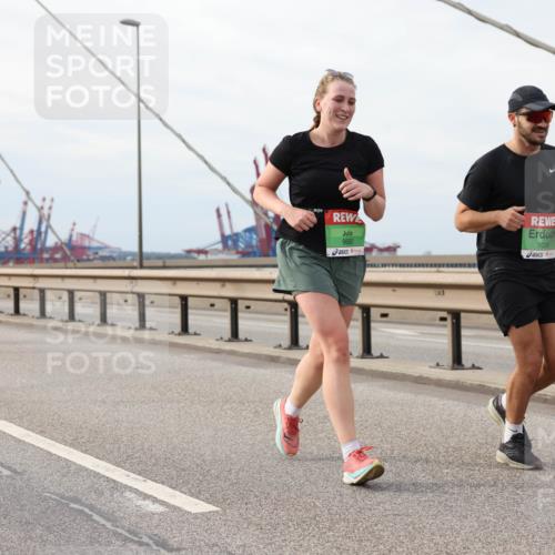 03.10.2025 - Köhlbrandbrückenlauf Lena Gebhardt http://msf.ph/oto/9205016 03.10.2025 15:59:32 Position 2 9680, 7038 meine-sportfotos.de