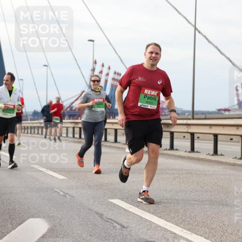 03.10.2025 - Köhlbrandbrückenlauf Lena Gebhardt http://msf.ph/oto/9205018 03.10.2025 15:59:35 Position 2 8023 meine-sportfotos.de