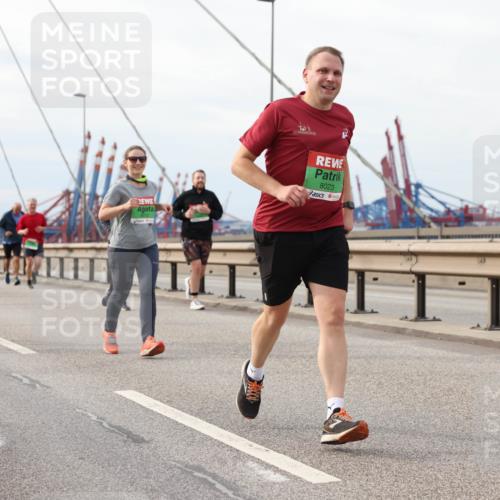 03.10.2025 - Köhlbrandbrückenlauf Lena Gebhardt http://msf.ph/oto/9205022 03.10.2025 15:59:36 Position 2 8023 meine-sportfotos.de