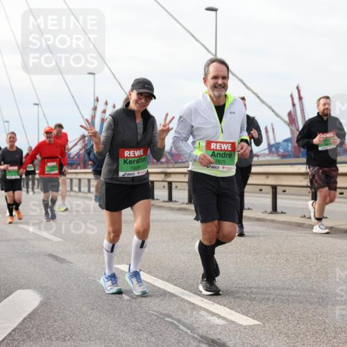 03.10.2025 - Köhlbrandbrückenlauf Lena Gebhardt http://msf.ph/oto/9205029 03.10.2025 15:59:38 Position 2 7929, 7975 meine-sportfotos.de