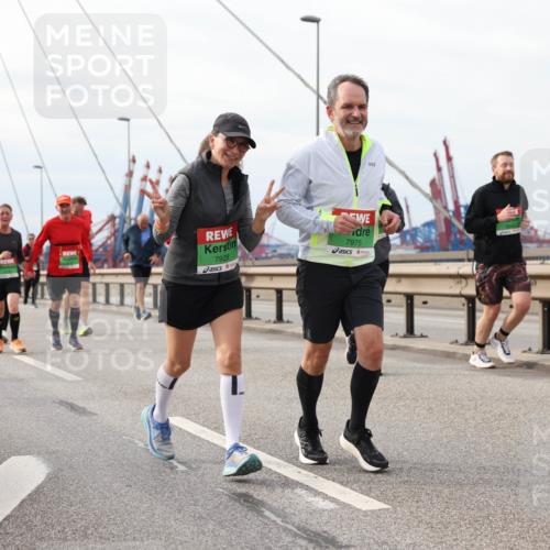 03.10.2025 - Köhlbrandbrückenlauf Lena Gebhardt http://msf.ph/oto/9205031 03.10.2025 15:59:38 Position 2 7929, 7975 meine-sportfotos.de