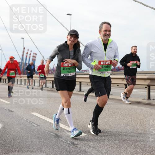 03.10.2025 - Köhlbrandbrückenlauf Lena Gebhardt http://msf.ph/oto/9205033 03.10.2025 15:59:39 Position 2 7929, 7975 meine-sportfotos.de