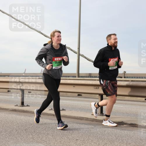 03.10.2025 - Köhlbrandbrückenlauf Lena Gebhardt http://msf.ph/oto/9205034 03.10.2025 15:59:40 Position 2  meine-sportfotos.de