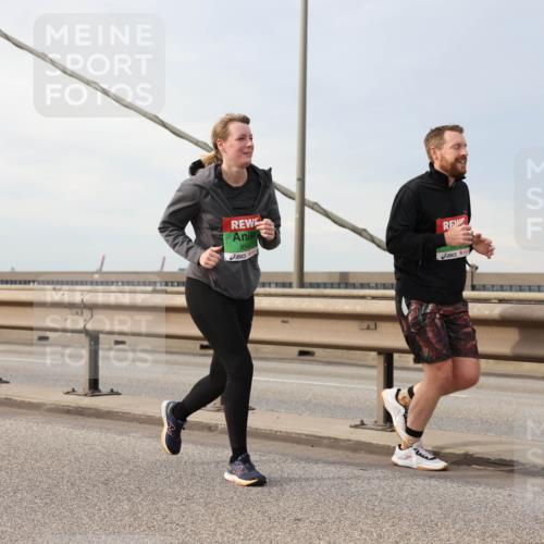 03.10.2025 - Köhlbrandbrückenlauf Lena Gebhardt http://msf.ph/oto/9205035 03.10.2025 15:59:40 Position 2 894 meine-sportfotos.de