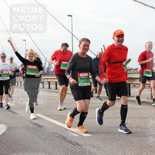 03.10.2025 - Köhlbrandbrückenlauf Lena Gebhardt http://msf.ph/oto/9205042 03.10.2025 15:59:42 Position 2 7707, 8159 meine-sportfotos.de