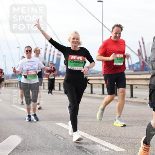 03.10.2025 - Köhlbrandbrückenlauf Lena Gebhardt http://msf.ph/oto/9205044 03.10.2025 15:59:43 Position 2 7707, 8159 meine-sportfotos.de