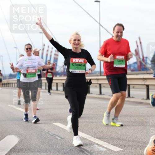 03.10.2025 - Köhlbrandbrückenlauf Lena Gebhardt http://msf.ph/oto/9205046 03.10.2025 15:59:43 Position 2 7707, 8159 meine-sportfotos.de