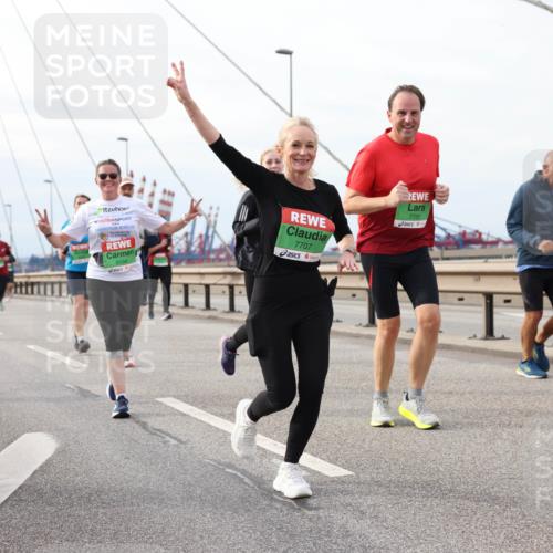03.10.2025 - Köhlbrandbrückenlauf Lena Gebhardt http://msf.ph/oto/9205047 03.10.2025 15:59:43 Position 2 9194, 7707, 7755 meine-sportfotos.de