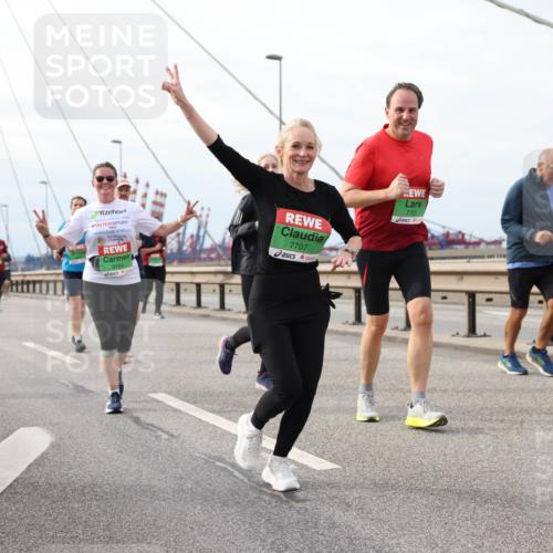 03.10.2025 - Köhlbrandbrückenlauf Lena Gebhardt http://msf.ph/oto/9205048 03.10.2025 15:59:43 Position 2 9194, 7707, 7755 meine-sportfotos.de
