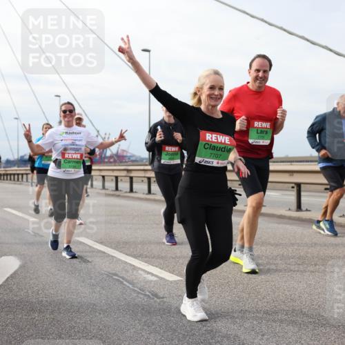 03.10.2025 - Köhlbrandbrückenlauf Lena Gebhardt http://msf.ph/oto/9205050 03.10.2025 15:59:44 Position 2 9194, 7707, 7755 meine-sportfotos.de