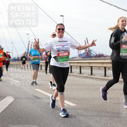 03.10.2025 - Köhlbrandbrückenlauf Lena Gebhardt http://msf.ph/oto/9205055 03.10.2025 15:59:45 Position 2 8536, 21, 9194, 9636 meine-sportfotos.de
