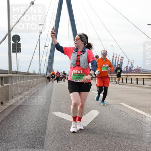 03.10.2025 - Köhlbrandbrückenlauf Lena Gebhardt http://msf.ph/oto/9205064 03.10.2025 15:59:46 Position 2 2025, 8536, 9040 meine-sportfotos.de