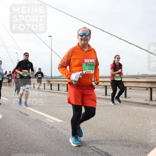 03.10.2025 - Köhlbrandbrückenlauf Lena Gebhardt http://msf.ph/oto/9205068 03.10.2025 15:59:48 Position 2 7979 meine-sportfotos.de