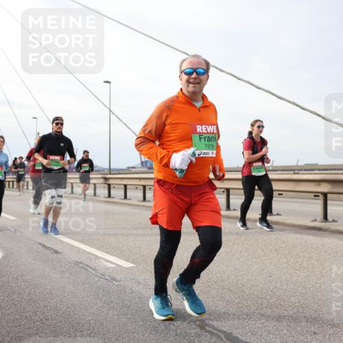 03.10.2025 - Köhlbrandbrückenlauf Lena Gebhardt http://msf.ph/oto/9205069 03.10.2025 15:59:48 Position 2 7979 meine-sportfotos.de
