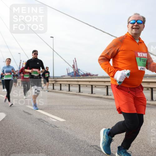 03.10.2025 - Köhlbrandbrückenlauf Lena Gebhardt http://msf.ph/oto/9205070 03.10.2025 15:59:49 Position 2 7979 meine-sportfotos.de
