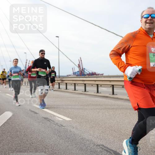 03.10.2025 - Köhlbrandbrückenlauf Lena Gebhardt http://msf.ph/oto/9205071 03.10.2025 15:59:49 Position 2 7979 meine-sportfotos.de