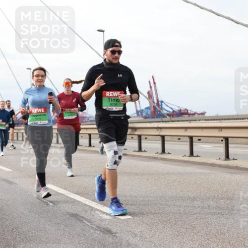 03.10.2025 - Köhlbrandbrückenlauf Lena Gebhardt http://msf.ph/oto/9205072 03.10.2025 15:59:49 Position 2 7971, 8706 meine-sportfotos.de
