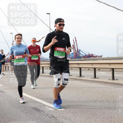 03.10.2025 - Köhlbrandbrückenlauf Lena Gebhardt http://msf.ph/oto/9205074 03.10.2025 15:59:49 Position 2 7971, 8706, 8335 meine-sportfotos.de