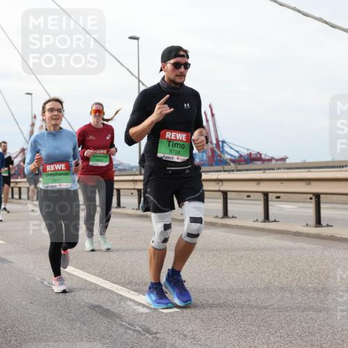 03.10.2025 - Köhlbrandbrückenlauf Lena Gebhardt http://msf.ph/oto/9205075 03.10.2025 15:59:49 Position 2 7971, 8706 meine-sportfotos.de