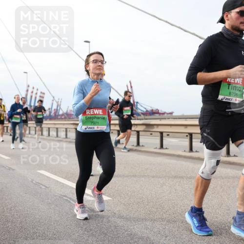 03.10.2025 - Köhlbrandbrückenlauf Lena Gebhardt http://msf.ph/oto/9205079 03.10.2025 15:59:50 Position 2 7971, 8706 meine-sportfotos.de