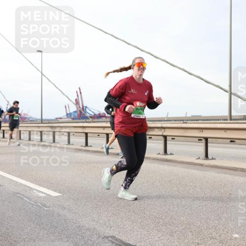 03.10.2025 - Köhlbrandbrückenlauf Lena Gebhardt http://msf.ph/oto/9205086 03.10.2025 15:59:51 Position 2 833 meine-sportfotos.de