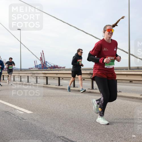 03.10.2025 - Köhlbrandbrückenlauf Lena Gebhardt http://msf.ph/oto/9205088 03.10.2025 15:59:52 Position 2 8335 meine-sportfotos.de