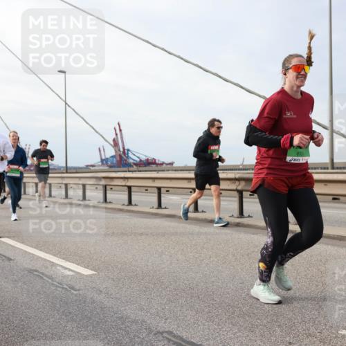 03.10.2025 - Köhlbrandbrückenlauf Lena Gebhardt http://msf.ph/oto/9205089 03.10.2025 15:59:52 Position 2 8335 meine-sportfotos.de