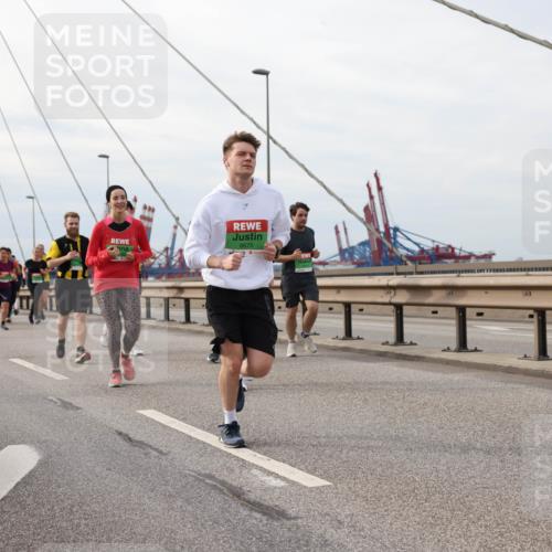03.10.2025 - Köhlbrandbrückenlauf Lena Gebhardt http://msf.ph/oto/9205093 03.10.2025 15:59:52 Position 2 8675 meine-sportfotos.de