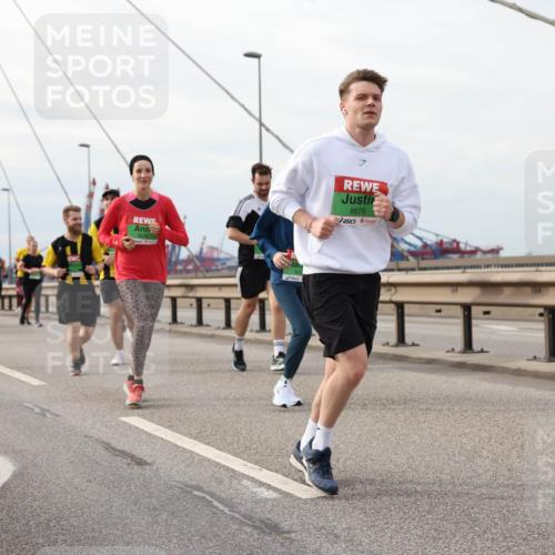 03.10.2025 - Köhlbrandbrückenlauf Lena Gebhardt http://msf.ph/oto/9205094 03.10.2025 15:59:53 Position 2 8675 meine-sportfotos.de