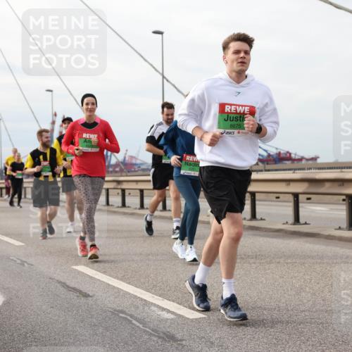 03.10.2025 - Köhlbrandbrückenlauf Lena Gebhardt http://msf.ph/oto/9205095 03.10.2025 15:59:53 Position 2 8261, 8675 meine-sportfotos.de