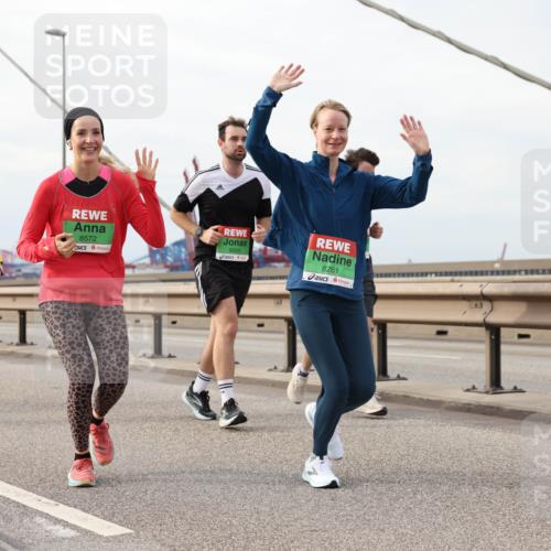 03.10.2025 - Köhlbrandbrückenlauf Lena Gebhardt http://msf.ph/oto/9205100 03.10.2025 15:59:54 Position 2 8572, 8609, 8261 meine-sportfotos.de
