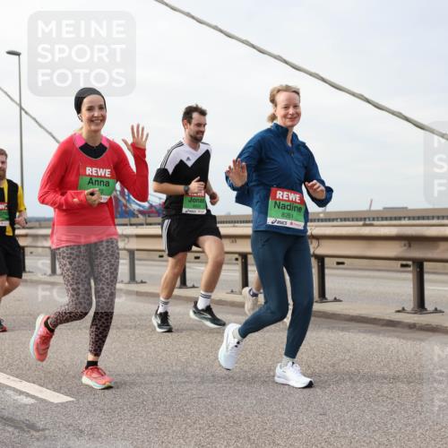 03.10.2025 - Köhlbrandbrückenlauf Lena Gebhardt http://msf.ph/oto/9205102 03.10.2025 15:59:54 Position 2 8609, 8261 meine-sportfotos.de