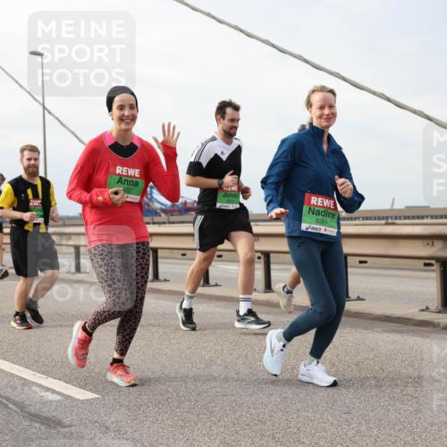 03.10.2025 - Köhlbrandbrückenlauf Lena Gebhardt http://msf.ph/oto/9205103 03.10.2025 15:59:54 Position 2 8261 meine-sportfotos.de