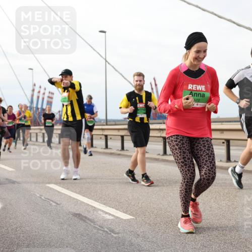 03.10.2025 - Köhlbrandbrückenlauf Lena Gebhardt http://msf.ph/oto/9205105 03.10.2025 15:59:55 Position 2 572, 8609 meine-sportfotos.de
