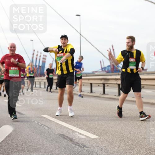 03.10.2025 - Köhlbrandbrückenlauf Lena Gebhardt http://msf.ph/oto/9205106 03.10.2025 15:59:55 Position 2 85 meine-sportfotos.de
