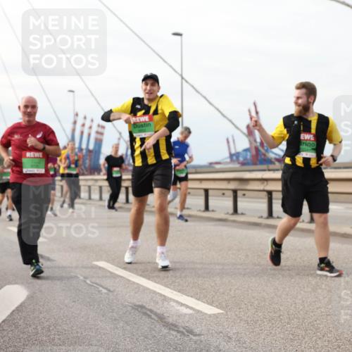 03.10.2025 - Köhlbrandbrückenlauf Lena Gebhardt http://msf.ph/oto/9205107 03.10.2025 15:59:55 Position 2  meine-sportfotos.de