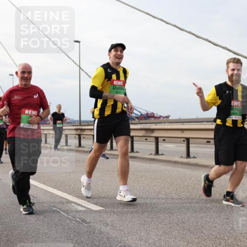03.10.2025 - Köhlbrandbrückenlauf Lena Gebhardt http://msf.ph/oto/9205111 03.10.2025 15:59:56 Position 2 8852, 8854 meine-sportfotos.de