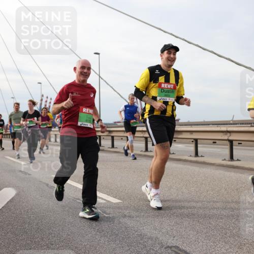 03.10.2025 - Köhlbrandbrückenlauf Lena Gebhardt http://msf.ph/oto/9205112 03.10.2025 15:59:56 Position 2 9725, 8852 meine-sportfotos.de