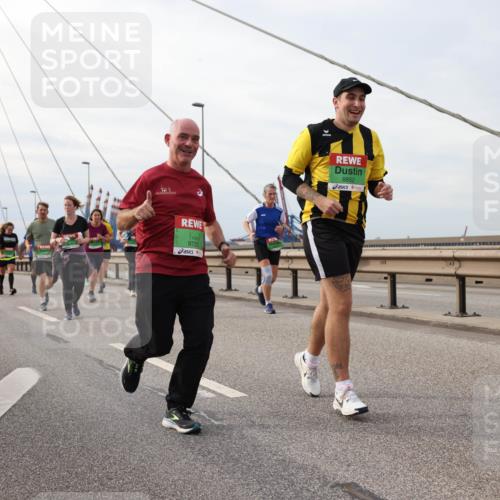 03.10.2025 - Köhlbrandbrückenlauf Lena Gebhardt http://msf.ph/oto/9205113 03.10.2025 15:59:56 Position 2 9725, 8852 meine-sportfotos.de