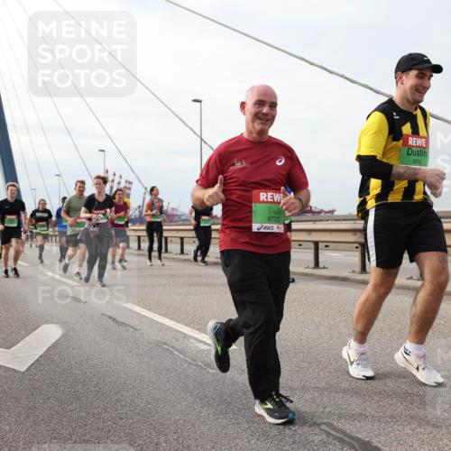 03.10.2025 - Köhlbrandbrückenlauf Lena Gebhardt http://msf.ph/oto/9205115 03.10.2025 15:59:57 Position 2 9725, 8852 meine-sportfotos.de
