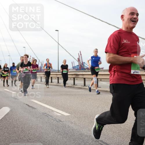 03.10.2025 - Köhlbrandbrückenlauf Lena Gebhardt http://msf.ph/oto/9205117 03.10.2025 15:59:57 Position 2 972, 885 meine-sportfotos.de