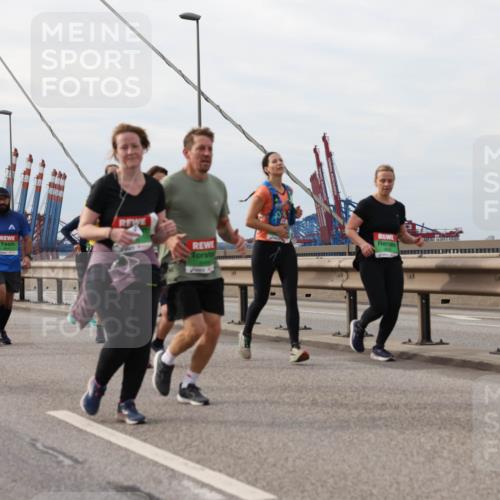 03.10.2025 - Köhlbrandbrückenlauf Lena Gebhardt http://msf.ph/oto/9205121 03.10.2025 15:59:58 Position 2 7645 meine-sportfotos.de